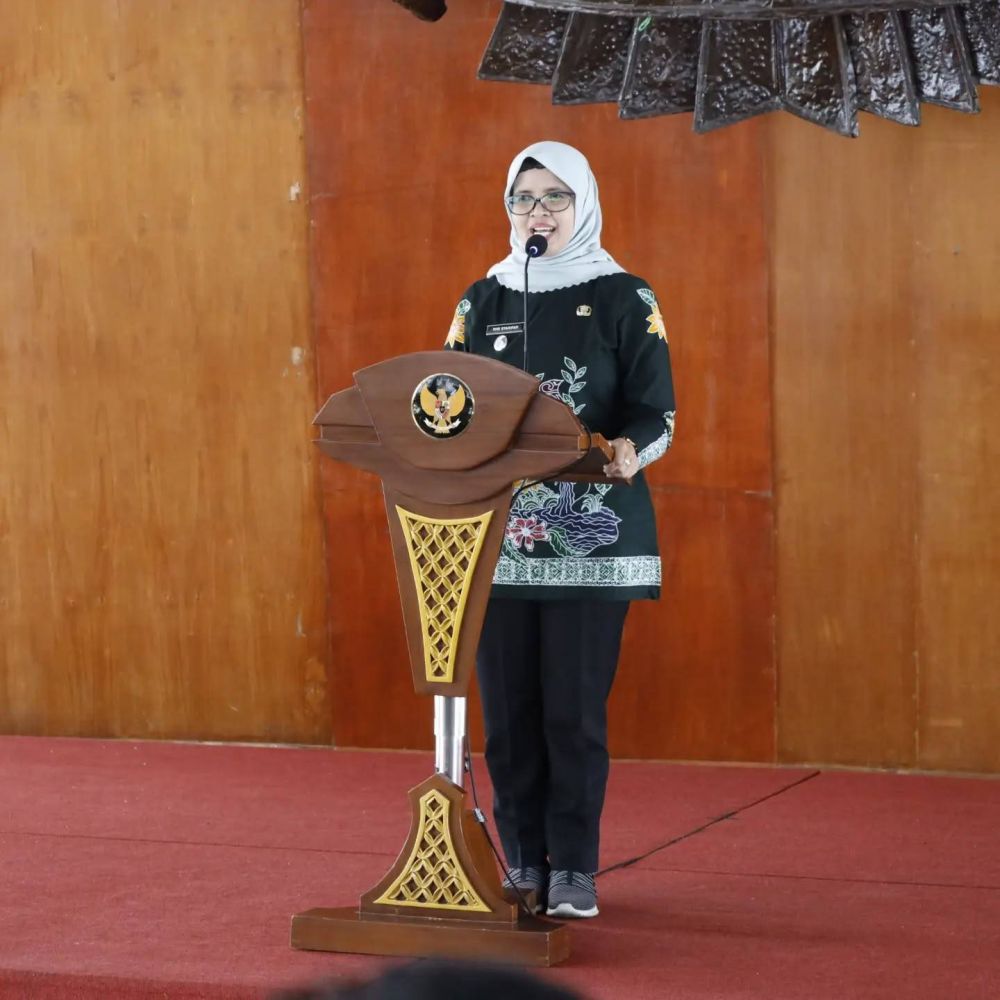 Terjerat kasus korupsi usai pulang dari Tanah Suci, ini profil mantan Bupati Blitar Rini Syarifah