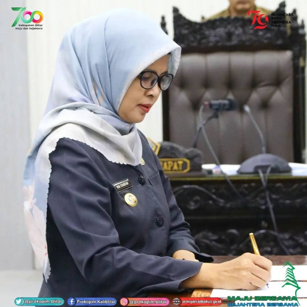 Terjerat kasus korupsi usai pulang dari Tanah Suci, ini profil mantan Bupati Blitar Rini Syarifah