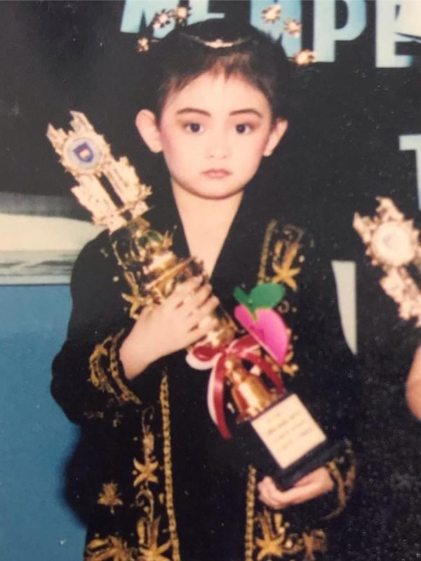 Imutnya bikin gemas, intip potret lawas 9 pesinetron saat kecil pakai baju adat