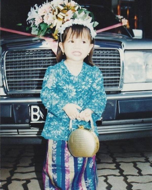 Imutnya bikin gemas, intip potret lawas 9 pesinetron saat kecil pakai baju adat