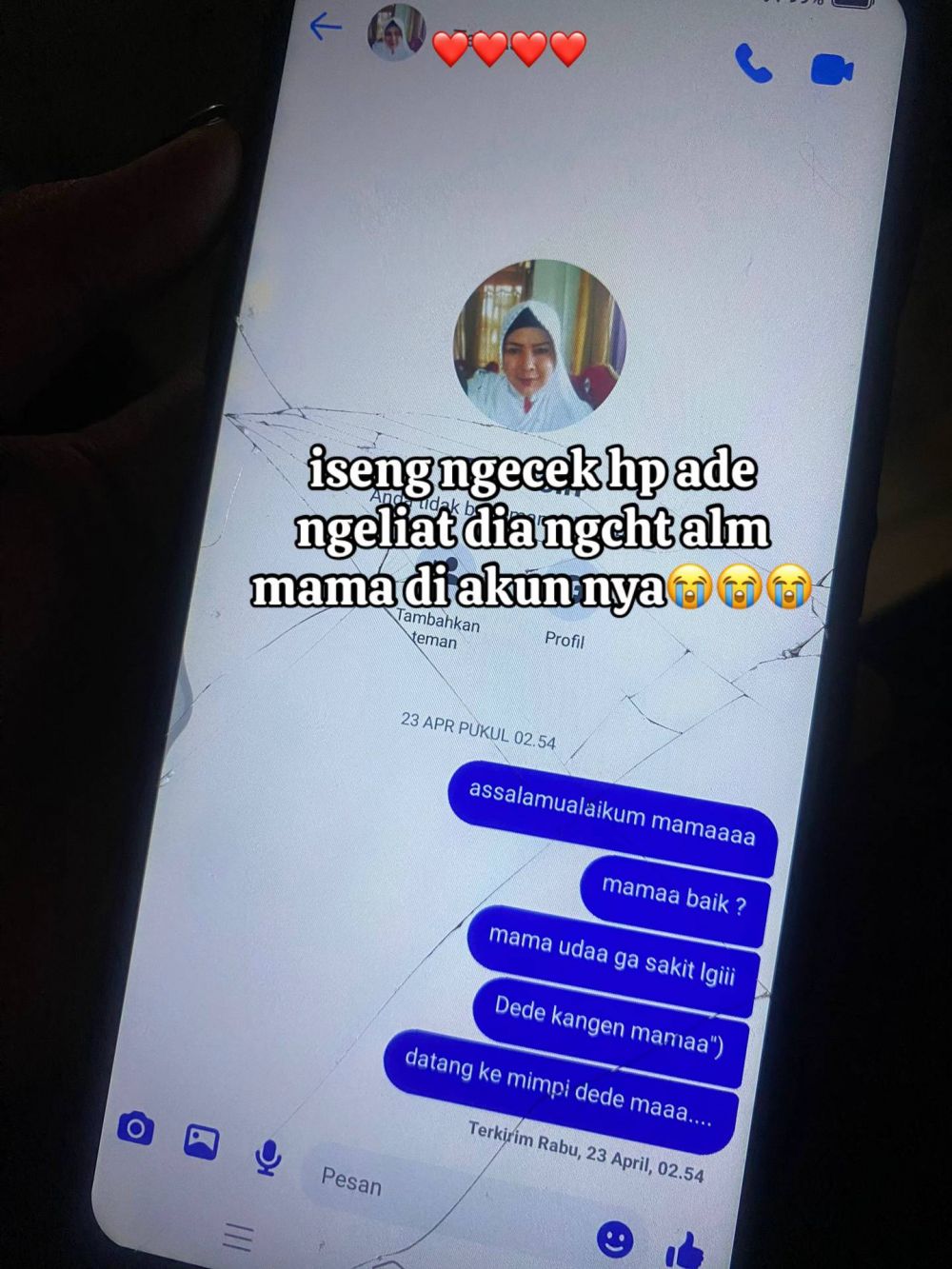 Wanita ini spill chat adiknya ke akun Facebook milik ibunya yang telah meninggal, isinya bikin mewek