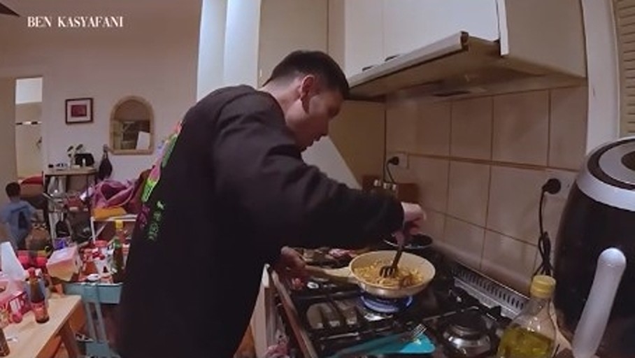 Suka masakin anak, intip 6 cara Ben Kasyafani menata dapur mungil simpel tapi nyaman
