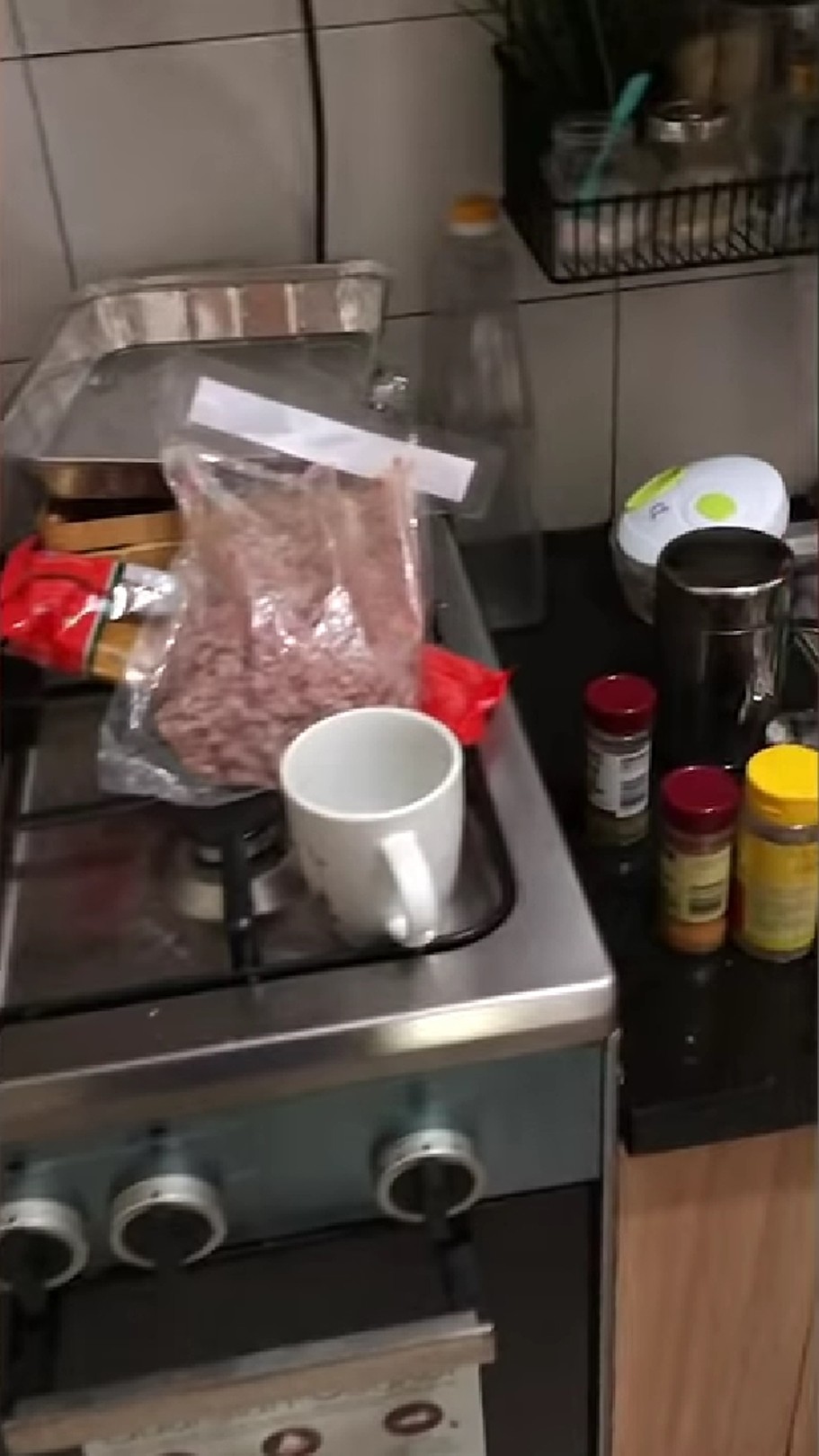 Suka masakin anak, intip 6 cara Ben Kasyafani menata dapur mungil simpel tapi nyaman