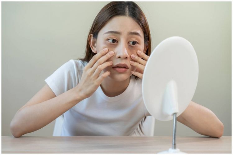 Bukan pakai produk eye cream, ini cara atasi mata panda &amp;amp; kerutan dengan serum dari 1 bahan minuman