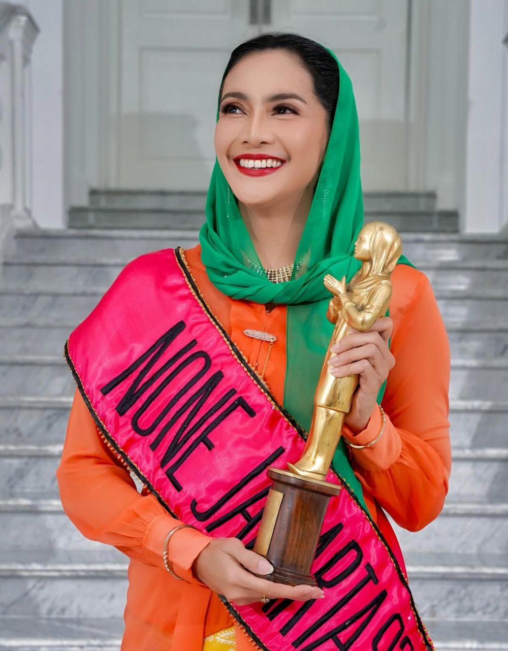 Maudy Koesnaedi reka ulang gaya jadi None Jakarta 1993, panen pujian terawet muda sepanjang masa