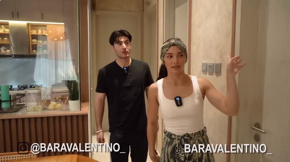 Berasa di bar cafe meski bentuknya mungil, begini 6 cara Angela Gilsha menata dapur