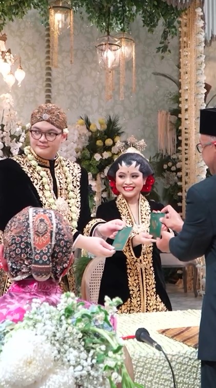 Hanifa Fadhila putri Pramono Anung dipersunting pengacara, 9 potret akad nikahnya kental adat Jawa