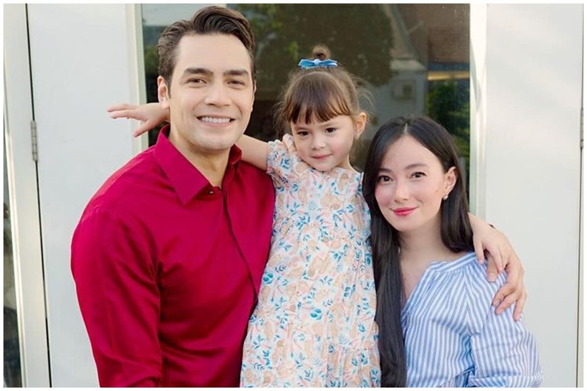 Senang masak setelah punya anak, begini 6 cara Asmirandah menata dapur sederhana penuh perabotan