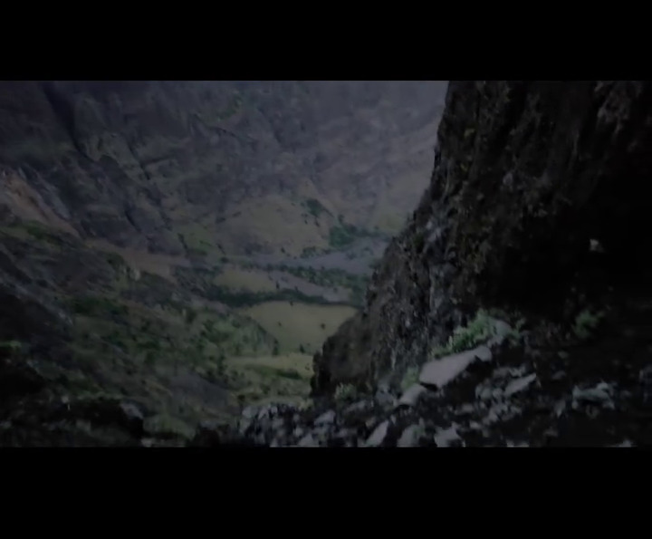 7 Potret tim relawan tidur di tebing curam Rinjani demi evakuasi Juliana Marins, dipuji netizen Brasil