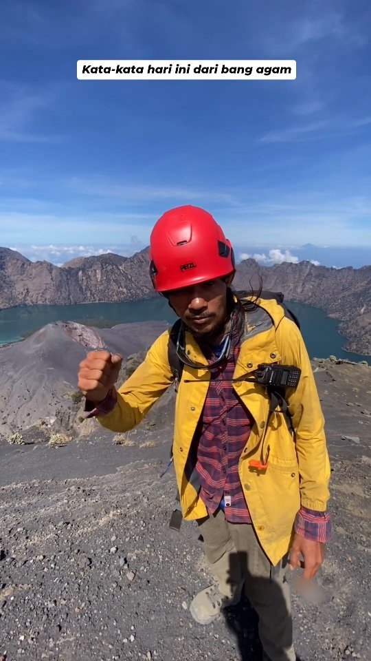 9 Potret Agam pemandu Gunung Rinjani yang bantu evakuasi Juliana Marins, rela tidur di tebing curam