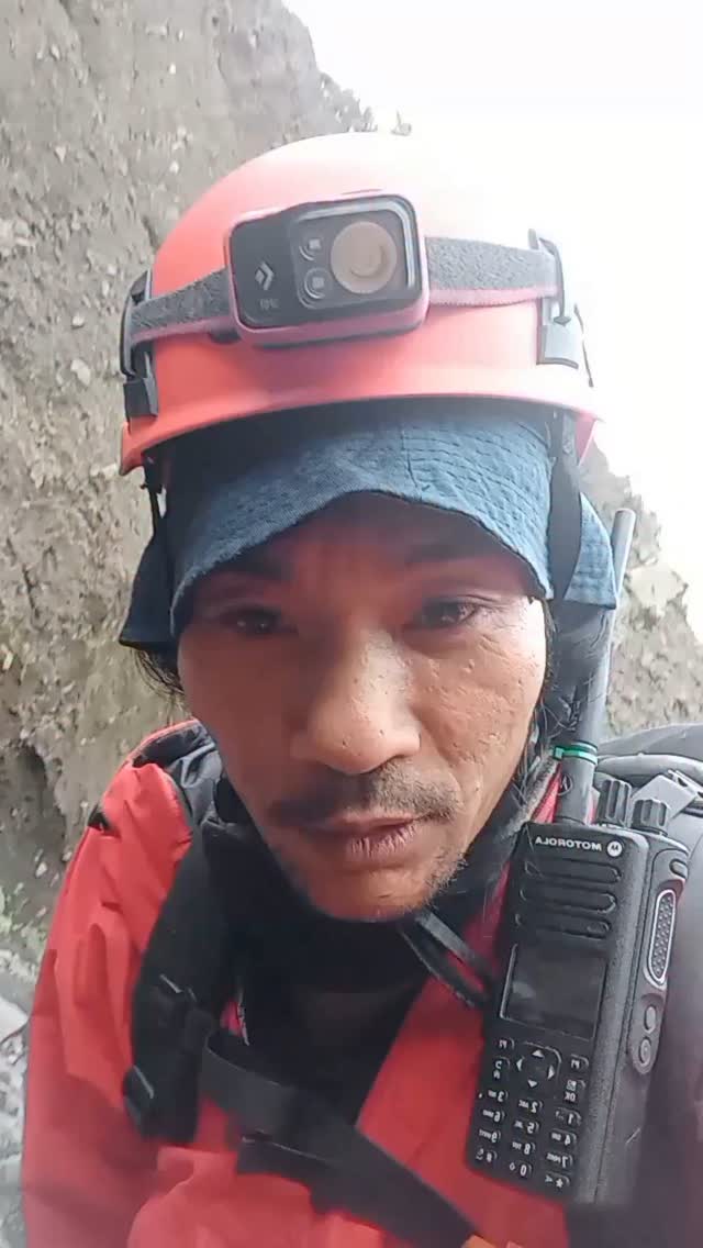 9 Potret Agam pemandu Gunung Rinjani yang bantu evakuasi Juliana Marins, rela tidur di tebing curam