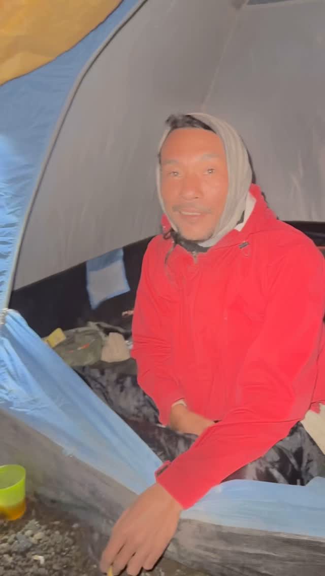 9 Potret Agam pemandu Gunung Rinjani yang bantu evakuasi Juliana Marins, rela tidur di tebing curam