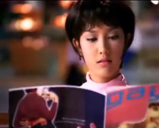 Model iklan parfum jadul ini kini tampil nyentrik penuh tato, 9 potret lawasnya manglingi pol