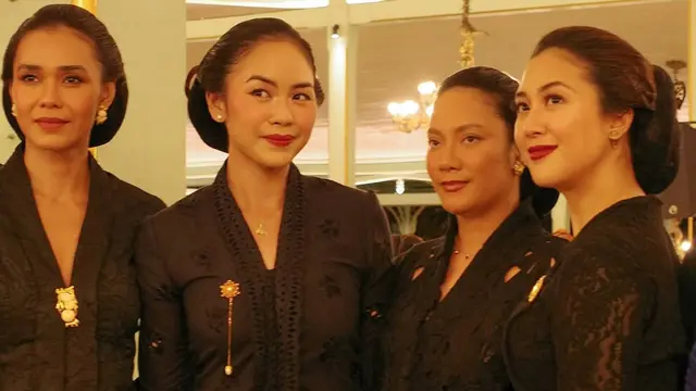 Potret 7 seleb ikuti ritual kirab Malam Satu Suro Solo 2025, penuh khidmat