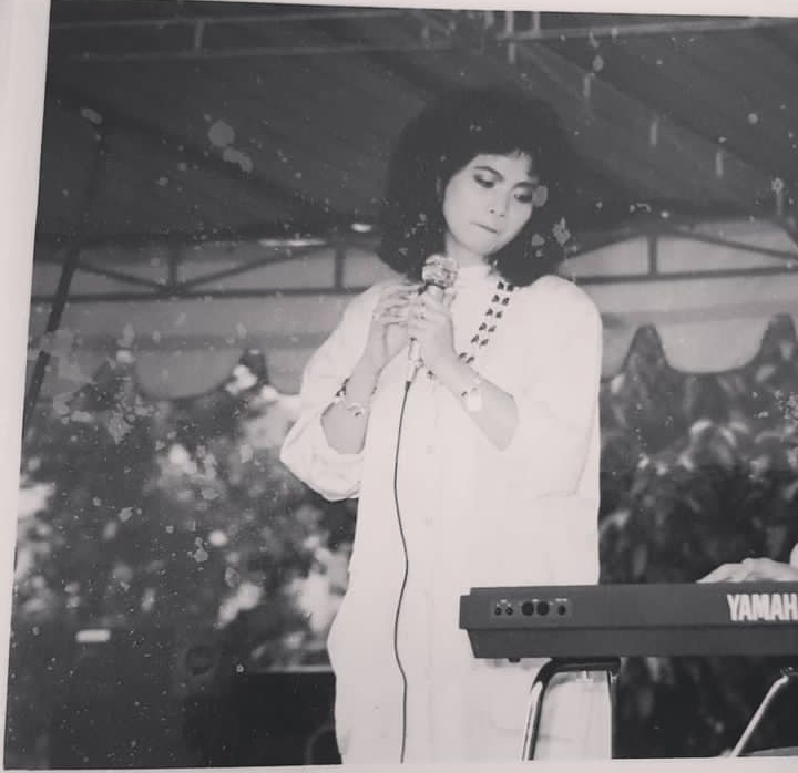 Pernah dipanggil Si Hitam, 11 potret jadul hingga kini Vina Panduwinata ini aura cantiknya awet banget