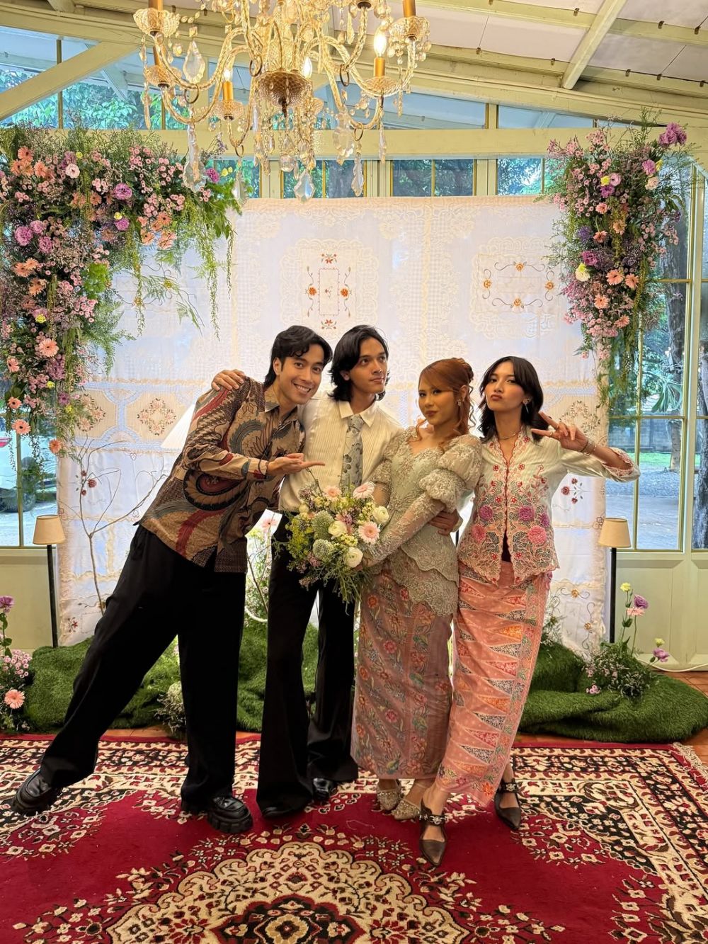 9 Potret lamaran Nadin Amizah dan Faishal Tanjung adik Sheila Dara, digelar intimate dan simpel