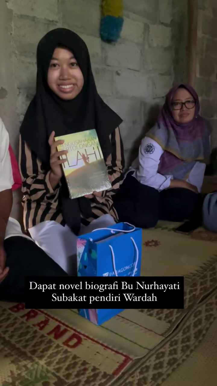 Viral anak petani lolos Kedokteran UGM, rumahnya gedek di tengah sawah, ini 9 potretnya