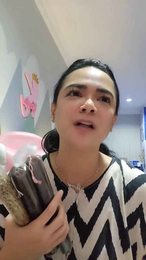 Shezy Idris banting setir jual makanan dan pakaian demi nafkahi 2 anaknya usai cerai, ini 9 potretnya