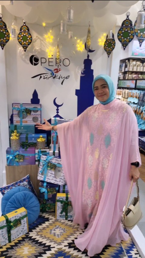 Shezy Idris banting setir jual makanan dan pakaian demi nafkahi 2 anaknya usai cerai, ini 9 potretnya