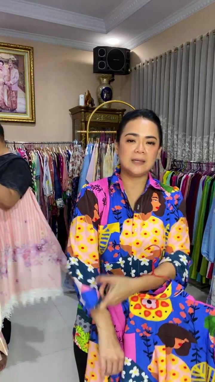 Shezy Idris banting setir jual makanan dan pakaian demi nafkahi 2 anaknya usai cerai, ini 9 potretnya