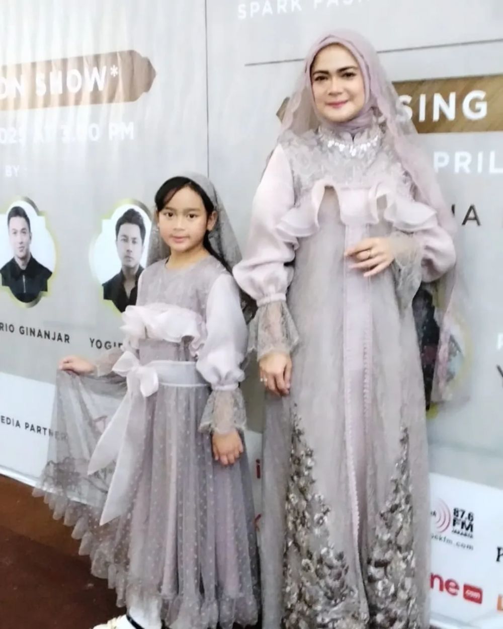 Shezy Idris banting setir jual makanan dan pakaian demi nafkahi 2 anaknya usai cerai, ini 9 potretnya