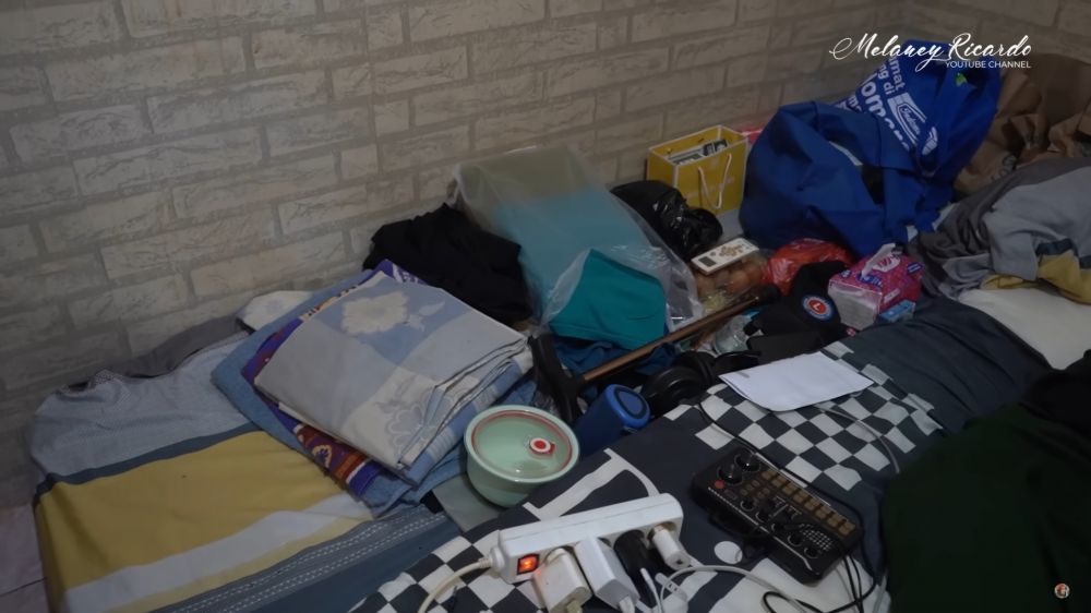 Fahmi Bo pemain Tukang Ojek Pengkolan sakit dan sebatang kara tinggal di kos sepetak, ini 7 potretnya