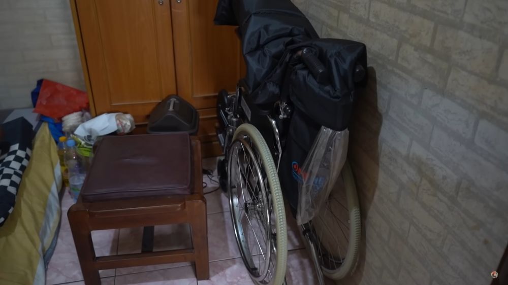 Fahmi Bo pemain Tukang Ojek Pengkolan sakit dan sebatang kara tinggal di kos sepetak, ini 7 potretnya