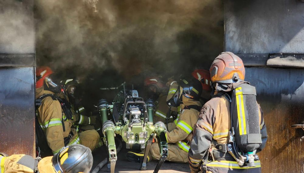 Bisa bantu damkar sampai militer, ini canggihnya robot anjing viral di persiapan HUT Polri