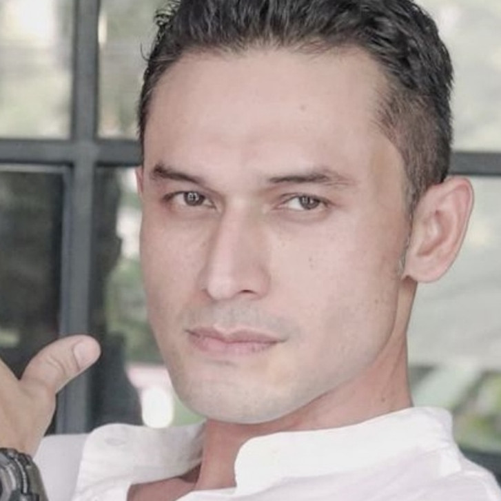 11 Pesona ganteng Indra Bruggman saat muda, awali karier jadi cover boy