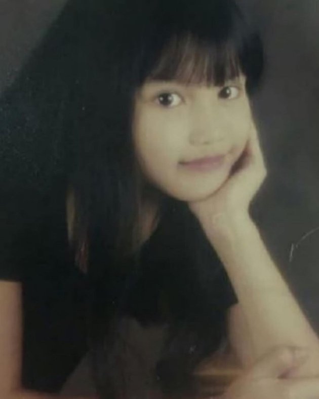 Pernah jadi figuran di sinetron Malin Kundang, 11 potret lawas Ayu Ting Ting saat remaja buat pangling