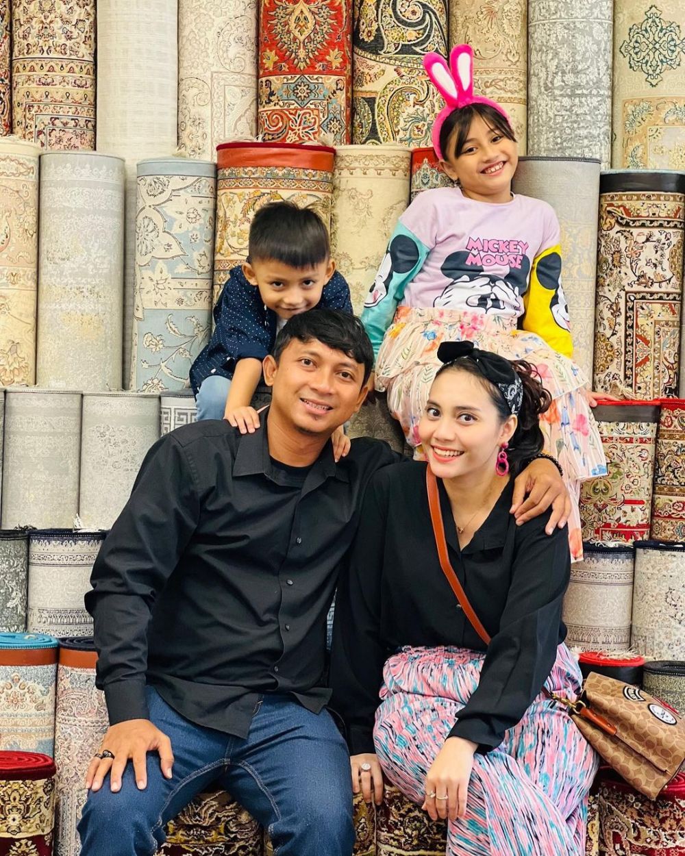 Kini aktif jadi YouTuber dulu main di sinetron Para Pencari Tuan, intip 11 potret terbaru Barong