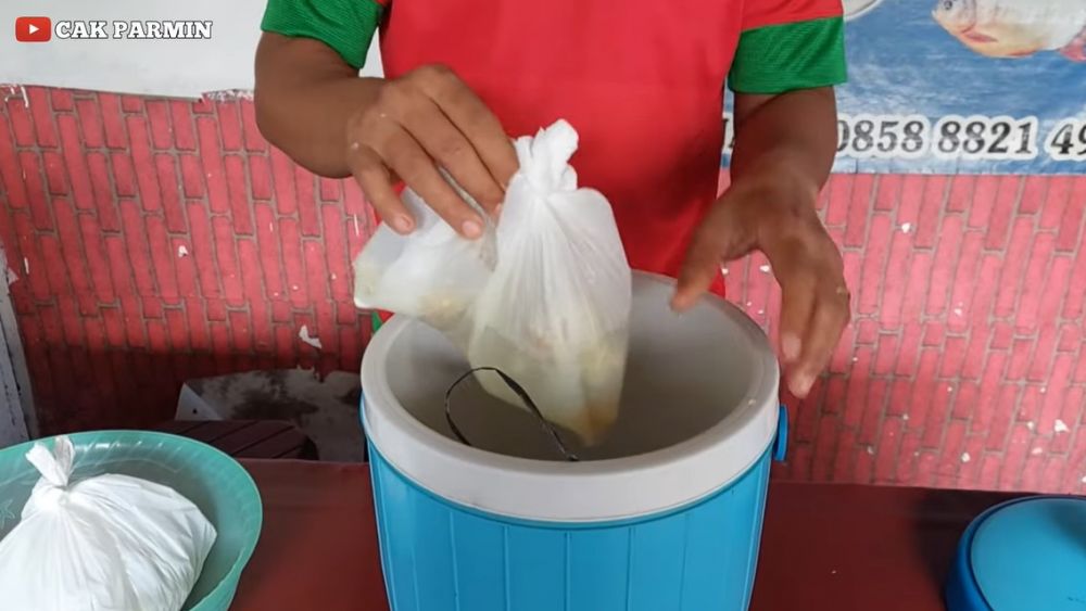 Sisa ayam kentucky jangan langsung masuk kulkas! Simpan pakai cara ini biar nggak lembek esok harinya