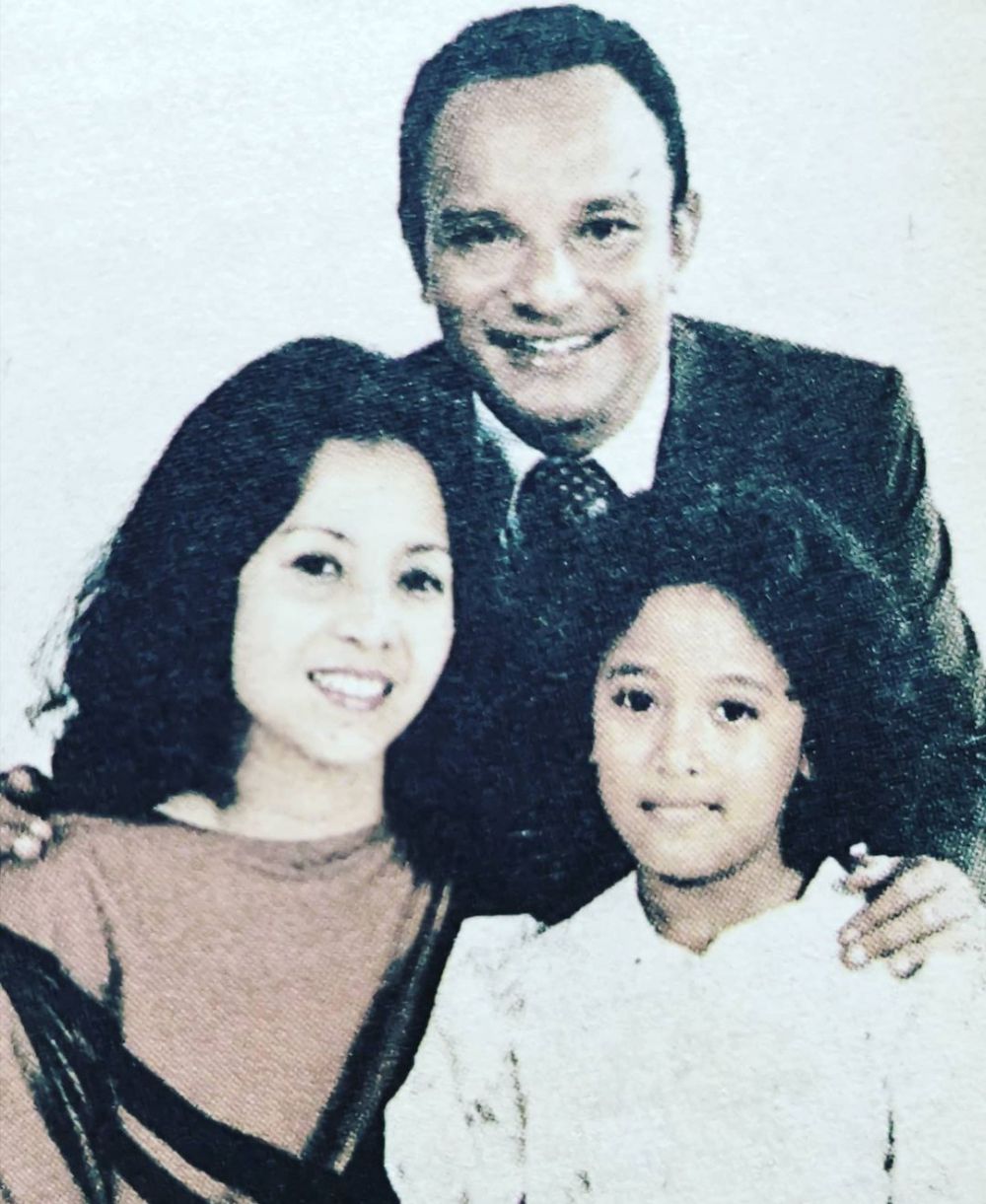 Mengenang 3 tahun kepergian Bob Tutupoly, intip 13 potret lawas musisi legendaris segudang karya