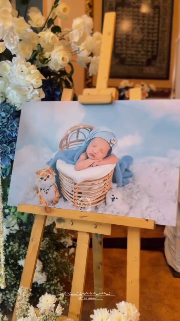 9 Potret akikah anak pertama Chand Kelvin digelar intimate bareng keluarga, sederhana penuh makna