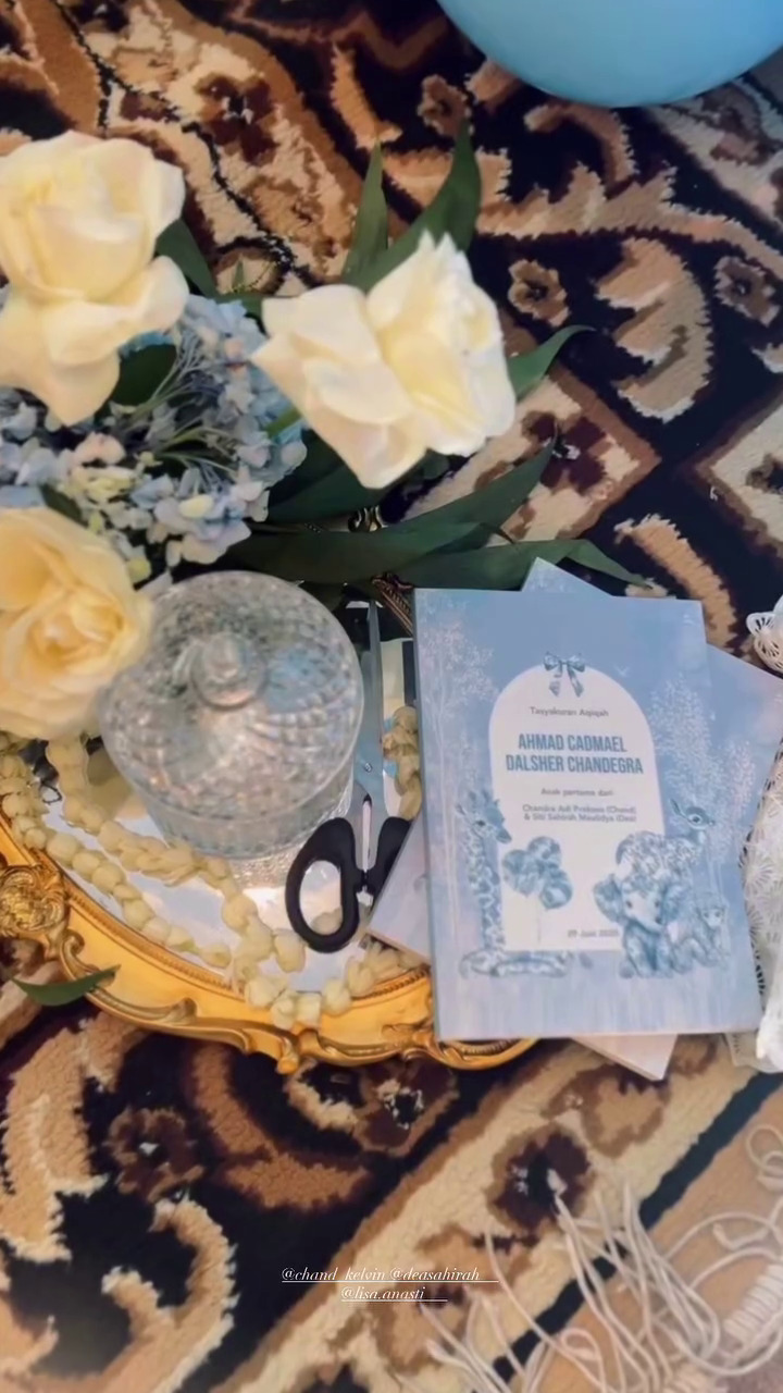 9 Potret akikah anak pertama Chand Kelvin digelar intimate bareng keluarga, sederhana penuh makna