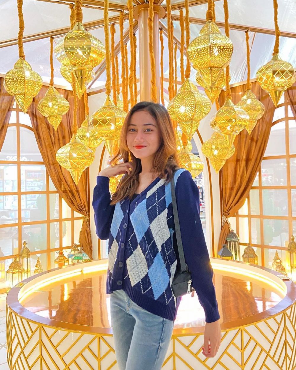 Di Tukang Ojek Pengkolan kalem tapi aslinya modis abis, ini 11 potret terbaru 'anak' Cindy Fatikasari