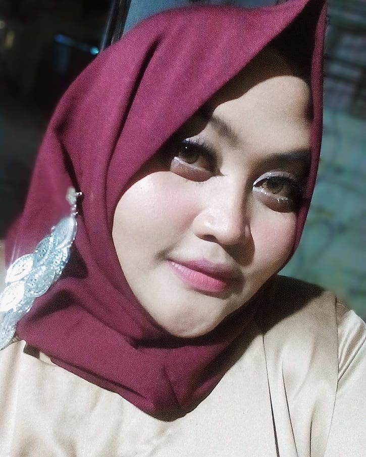 Kian kalem mantap berhijab, intip 11 potret terbaru istri Kang Komar Preman Pensiun ini manglingi