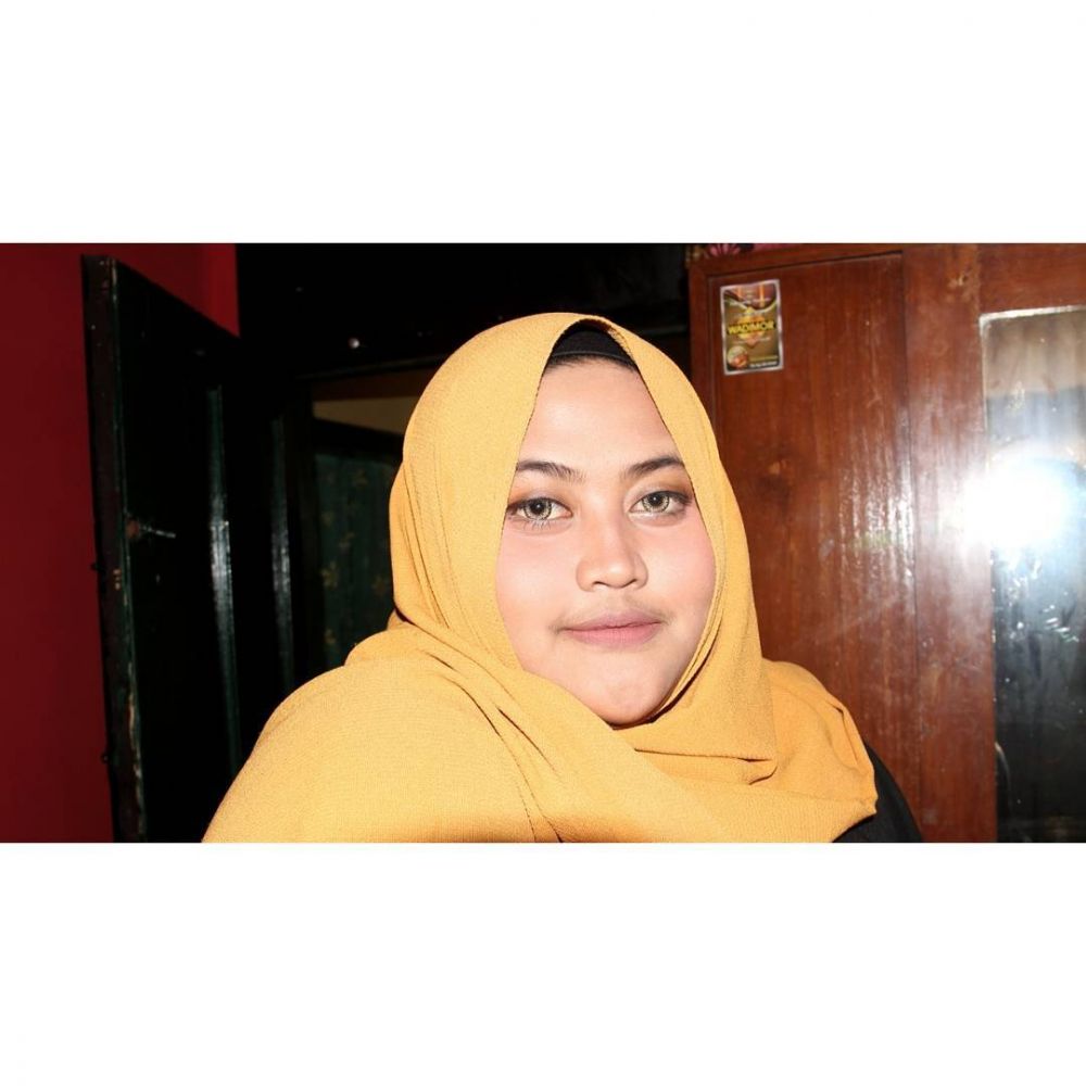 Kian kalem mantap berhijab, intip 11 potret terbaru istri Kang Komar Preman Pensiun ini manglingi