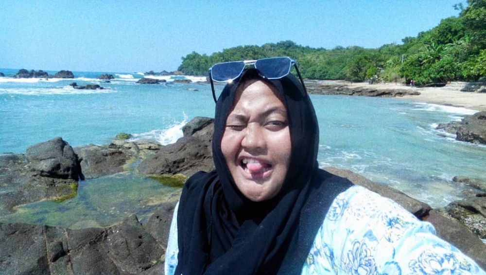 Kian kalem mantap berhijab, intip 11 potret terbaru istri Kang Komar Preman Pensiun ini manglingi