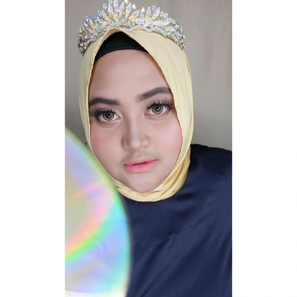 Kian kalem mantap berhijab, intip 11 potret terbaru istri Kang Komar Preman Pensiun ini manglingi