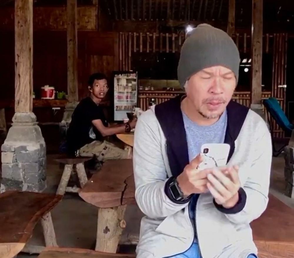 Aktor kawakan era 90-an ini kini terjun di dunia Pantomim, begini 11 potret terbarunya