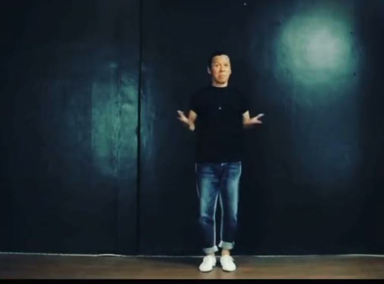 Aktor kawakan era 90-an ini kini terjun di dunia Pantomim, begini 11 potret terbarunya