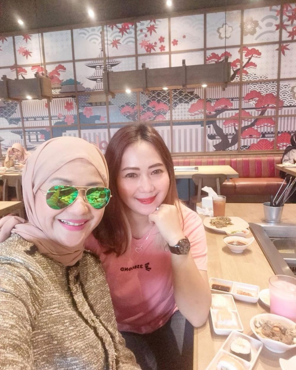 Pemeran Santi Jin dan Jun kini berhijab kian memesona, 11 potret terbaru di keseharian buat terpukau