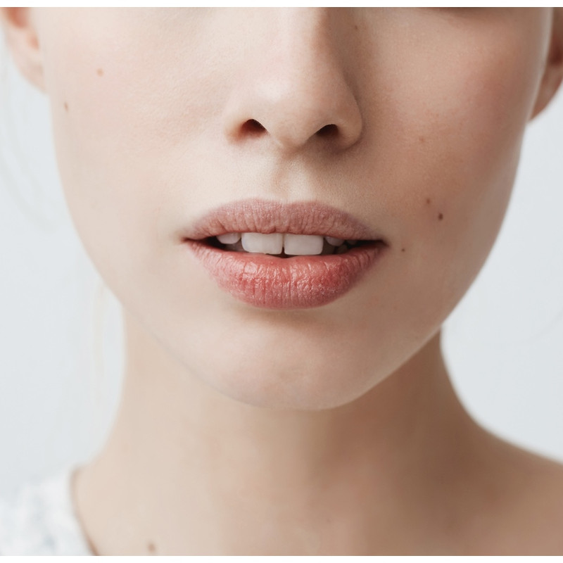 Bibir gelap akibat hiperpigmentasi? Ini cara mencerahkannya agar pink alami tanpa bikin kering