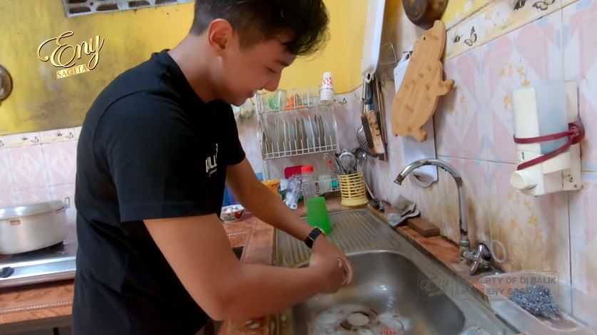 Dari sederhana dimakeover jadi bak istana, begini 6 cara Happy Asmara merenovasi dapur