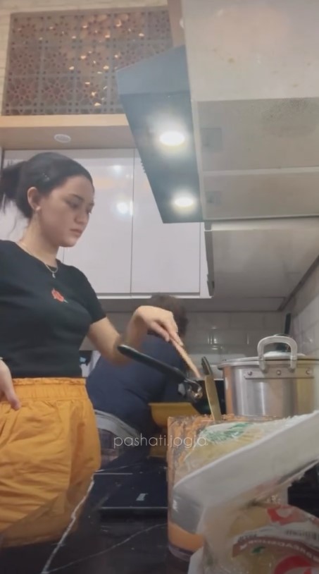 Dari sederhana dimakeover jadi bak istana, begini 6 cara Happy Asmara merenovasi dapur