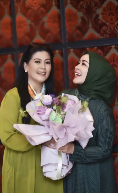 Tetap cantik awet muda di usia 51 tahun, ini 11 potret terbaru pemeran Hera di Jin dan Jun