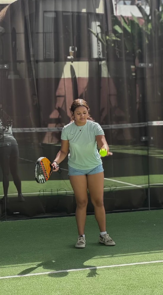 9 Potret Andre Taulany ajak anak-anak liburan ke Bali, gaya pakaian sang putri dinilai terlalu terbuka