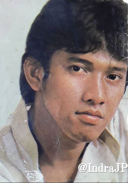 Potret lawas ayah 9 seleb ini dulu artis ganteng, pesona mudanya bikin pangling