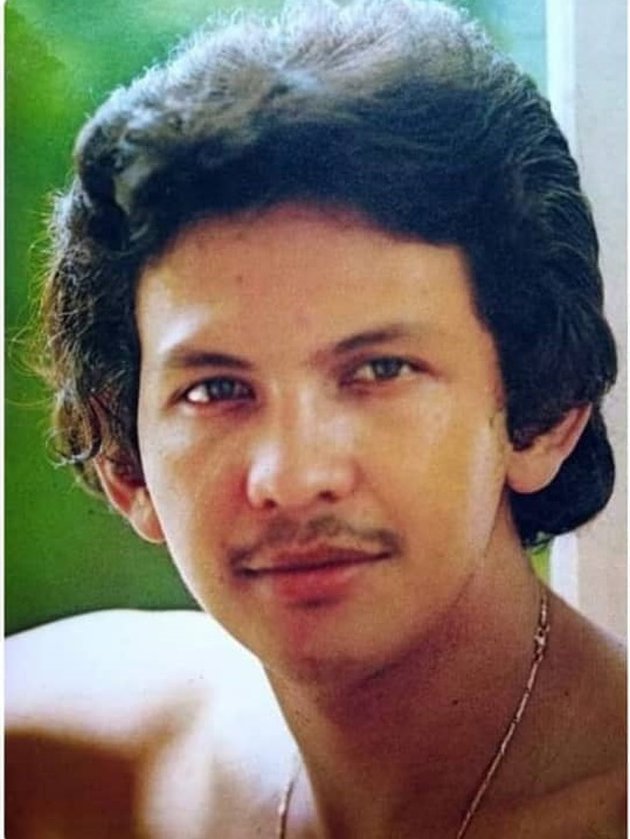 Potret lawas ayah 9 seleb ini dulu artis ganteng, pesona mudanya bikin pangling